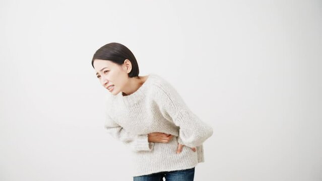 ニットを着ている若い女性　ライフスタイルイメージ