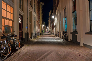 City scenic in Deventer the Netherlands by night - obrazy, fototapety, plakaty