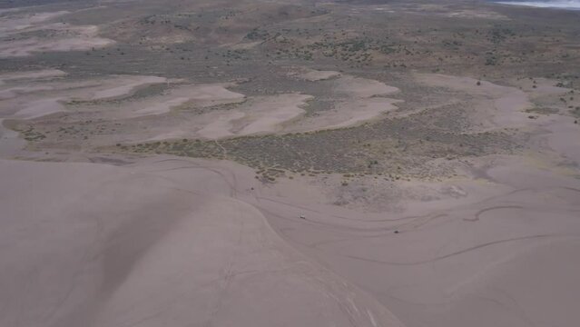 Buggys qui roulent sur les dunes de sable de Bruneau, Idaho, USA. Partie 1.