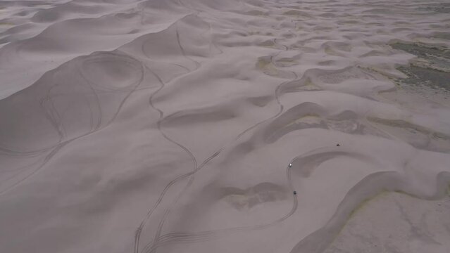 Buggys qui roulent sur les dunes de sable de Bruneau, Idaho, USA. Partie 2.