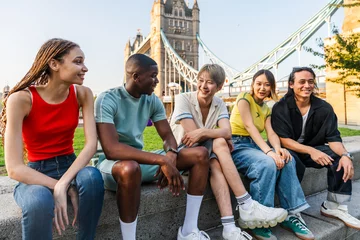 Crédence de cuisine en verre imprimé Tower Bridge Multiracial group of happy young friends bonding in London city - Multiethnic teens students meeting and having fun in Tower Bridge area, UK - Concepts about youth lifestyle, travel and tourism