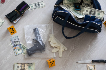  robbers in black bag with money