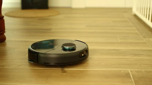 aspiradora inteligente actual trabajando para que logremos un estilo de vida sin preocuparnos demasiado por las tareas del hogar