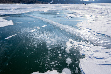 糠平湖で見たアイスバブル（北海道河東郡上士幌町）