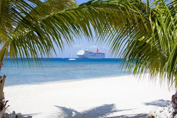 Wallpaper murals Seven Mile Beach, Grand Cayman Grand Cayman Island Seven Mile Beach And A Cruise Ship