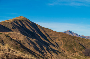 Il monte Spigolino e il Cimone in appennino bolognese a inizio inverno