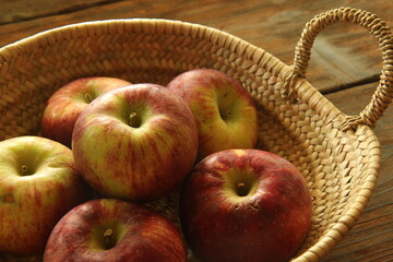 Apples in the basket 
