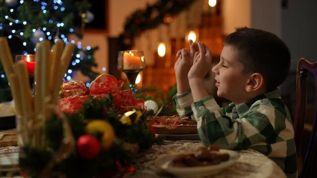 On Christmas Eve, a wish will definitely come true if it was made at the Christmas table
