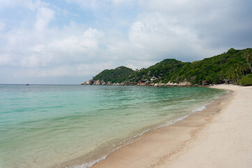 An island that tourists like to go diving.
