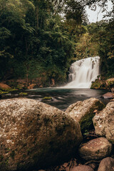 Obraz premium Silk effect water from waterfalls in a river in the middle of the jungle.