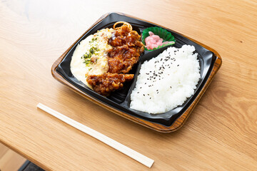 コンビニエンスストアで買ったテイクアウト弁当