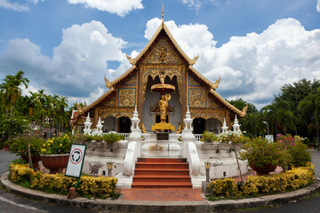 Fototapeta premium Wat Phra Singh Woramahaviharn. Beautiful Buddhist temple in Chiang Mai Old Town, North Thailand.