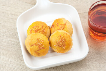 Pia Crispy with cheese filling, pastry with layered smooth skin texture, sweet and savory
