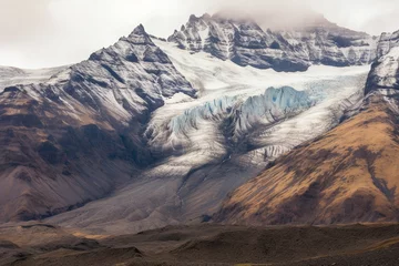 Foto op Plexiglas glaciers in Iceland play a crucial role in shaping country's geography and traditions, reflecting their significance in environment and culture © AnieBell