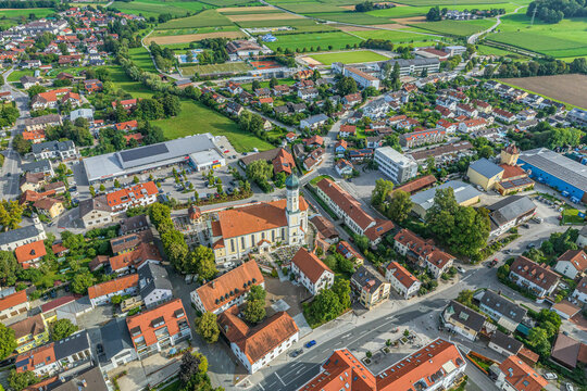 Grafing bei M&uuml;nchen im Landkreis Ebersberg von oben, Blick zum Schulzentrum und zur Eishalle