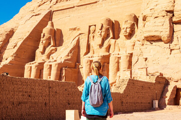 Woman tourist at Abu Simbel, the great temple of Ramses II. - obrazy, fototapety, plakaty