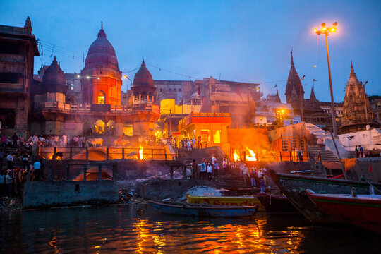 Funeral pyres at Manikarnika Ghat, Varanasi, Banaras, Benaras, Kashi, Uttar Pradesh, India