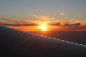 Fototapeta na wymiar Wing of an airplane in the sunset