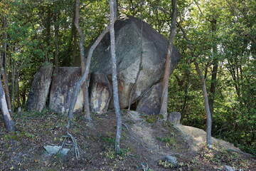 三雲城跡にある大きな岩