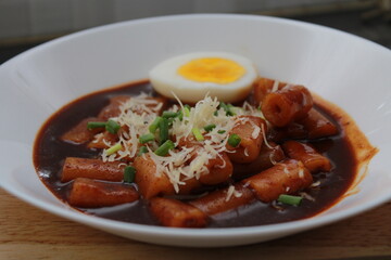 Tokpokki with egg and cheese