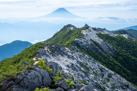 鳳凰三山」の写真素材 | 956件の無料イラスト画像 | Adobe Stock