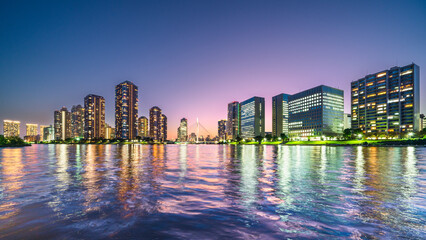 隅田川テラスから見るタワーマンション群の夜景【東京都・中央区】　
City night view of the Sumida River - Tokyo, Japan