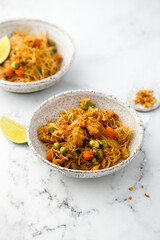 Noodles with chicken and vegetables