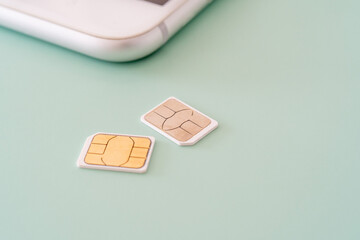 SIMカードとスマートフォン