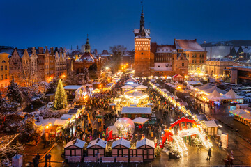 Beautifully lit Christmas fair in the Main City of Gdansk at dusk. Poland - obrazy, fototapety, plakaty