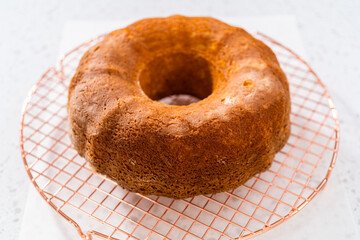 Simple vanilla bundt cake from box cake