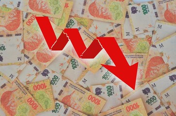 graph with downward arrows with Argentine currency bills in the background showing currency devaluation