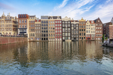 Fototapeta premium Houses by the Water in the Center of Amsterdam