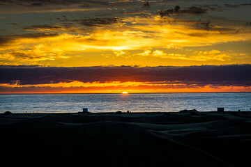 Obraz premium Sunrise over the Atlantic Ocean. Shot from the Dunes of Maspalomas Gran Canaria