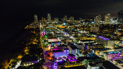 Fototapeta premium night city street miami south beach ocean drive aerial view