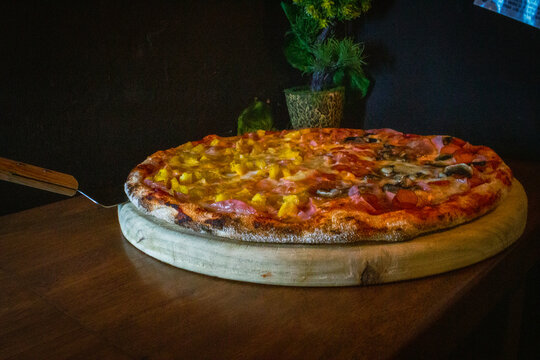 pizza de salchicha con choclos
