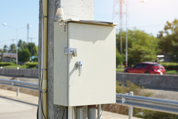 A switchboard type electrical cabinet is responsible for controlling the supply of electricity from a power source or transformer to various devices that need to use electricity.