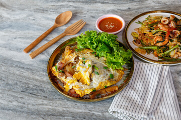 Stir-fried Rice Noodles with Chicken