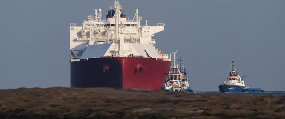 LNG TANKER - Ship carrying gas going to the port 