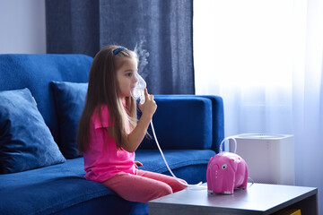Little girl with inhaler on sofa - obrazy, fototapety, plakaty
