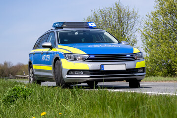 Streifenwagen der deutschen Polizei