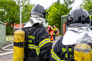 Feuerwehrmänner unter Atemschutz - Feuerwehr