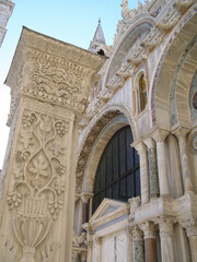 Fototapeta na wymiar St Mark basilica church in Venice