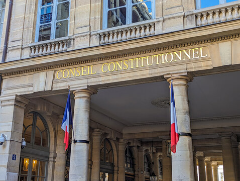 Paris, France - 22 novembre 2023: Fa&ccedil;ade du Conseil Constitutionnel, institution fran&ccedil;aise charg&eacute;e de v&eacute;rifier la conformit&eacute; des lois &agrave; la constitution fran&ccedil;aise et la r&eacute;gularit&eacute; des &eacute;lections