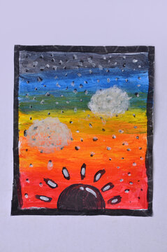pintura infantil colorida pintada a mão de sol com nuvens 