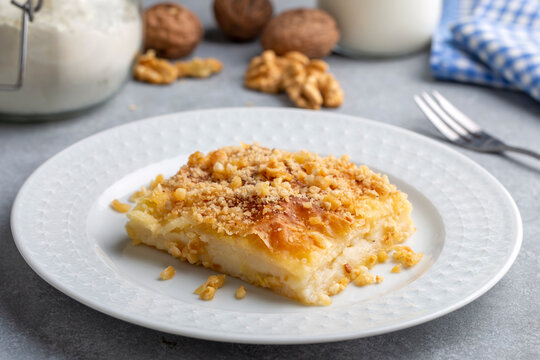 Laz pastry; It is a dessert made with phyllo dough, butter, pudding and sherbet. Turkish name; Laz boregi