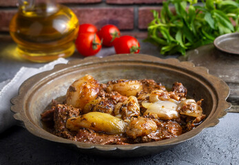 From Turkish cuisine; Onion stew with entrecote. Turkish name; Antrikotlu yogan guvec or yahni