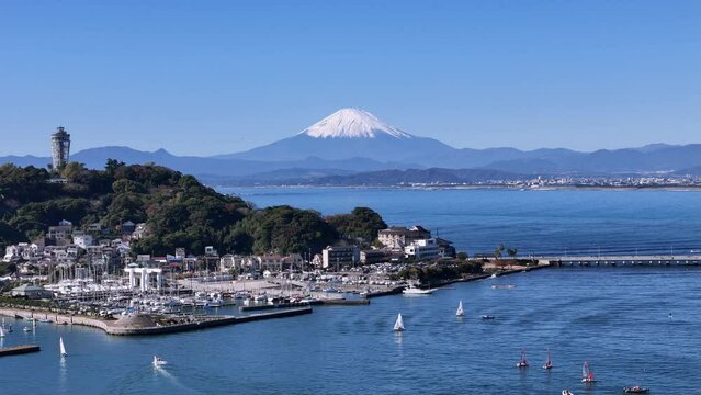 江ノ島上空から見る富士山、日本のドローン映像、神奈川県