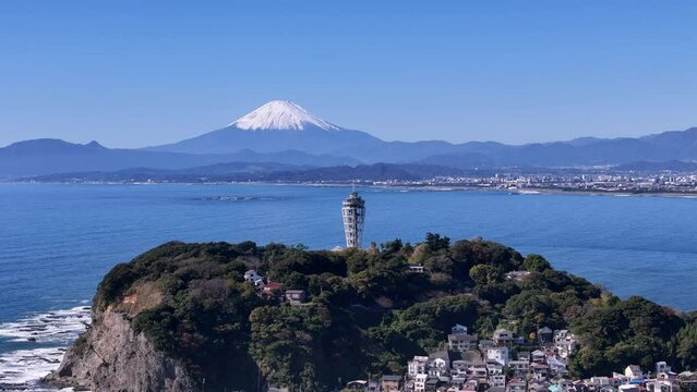 江ノ島上空から見る富士山、日本のドローン映像、神奈川県