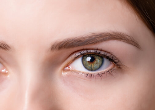 美しい白人女性の目、虹彩、瞳のマクロ撮影　クローズアップ　AI生成画像
