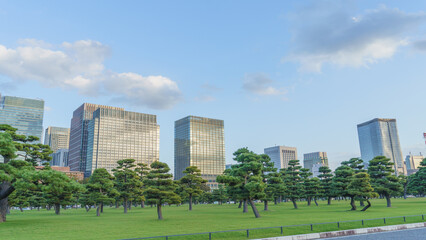 【日本・東京】皇居前から見た東京・丸の内オフィス街
